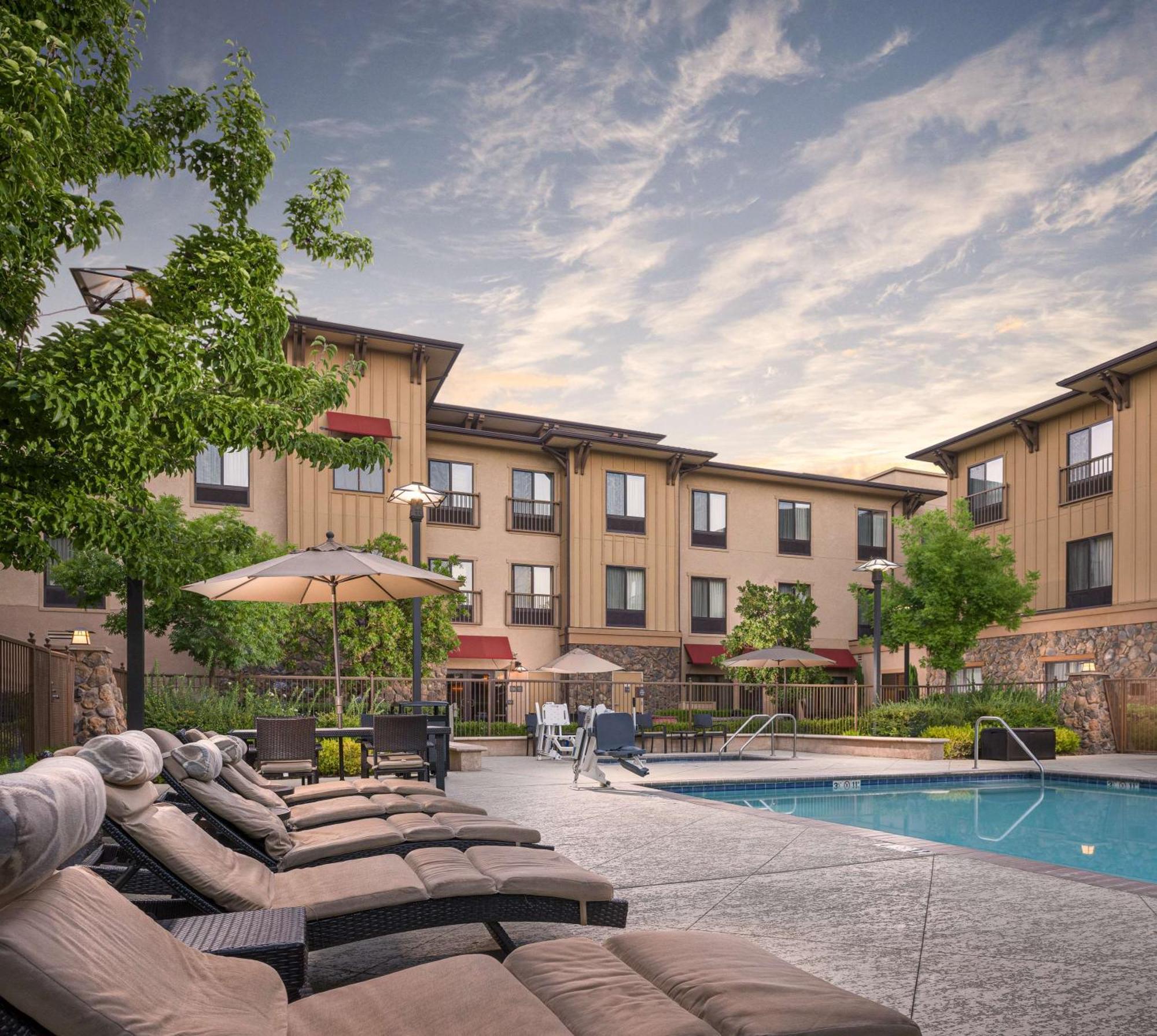 Hampton Inn & Suites Windsor-Sonoma Wine Country Zewnętrze zdjęcie
